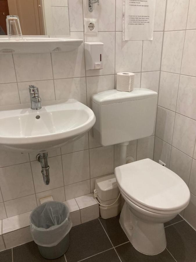 Am Kurfuerstendamm 3* Berlino